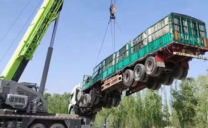 郧西道路脱困救援案例